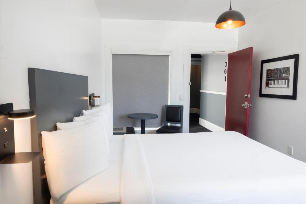 Guest Room at American Hotel