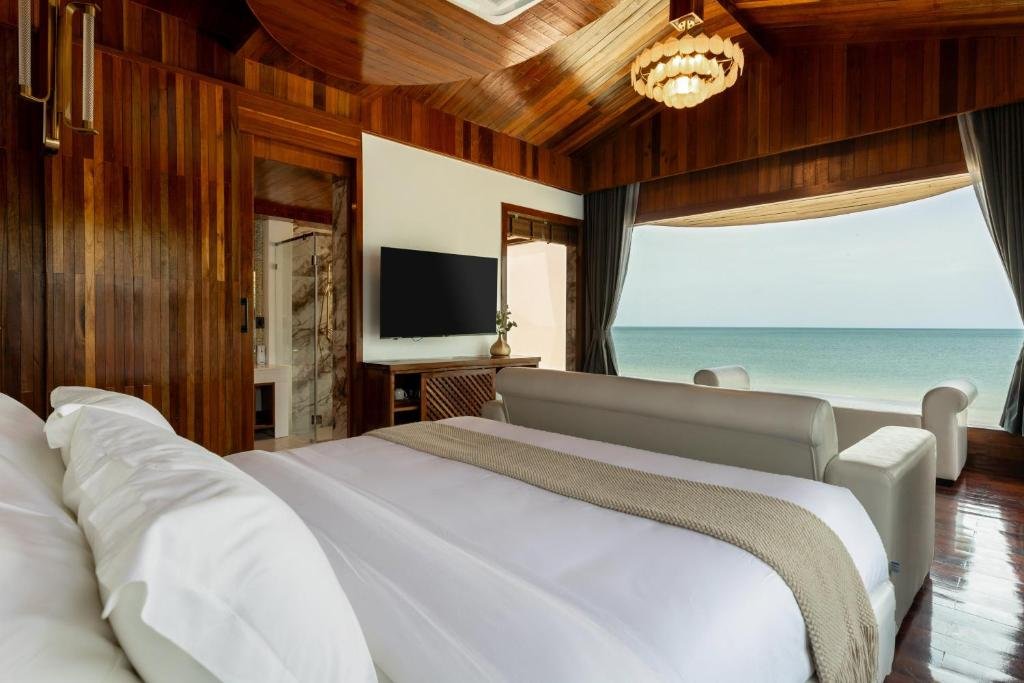 Deluxe Room at Hotel Villa AoKhanom Beachfront