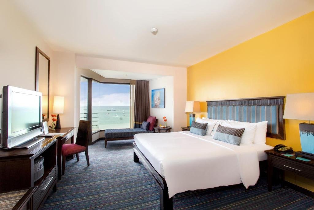 Pool at The Bayview Hotel Pattaya