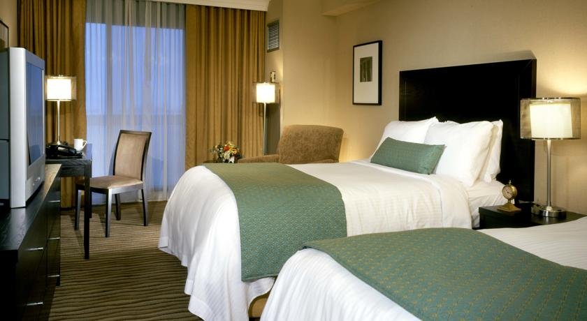 Deluxe Room at Chelsea Hotel Toronto