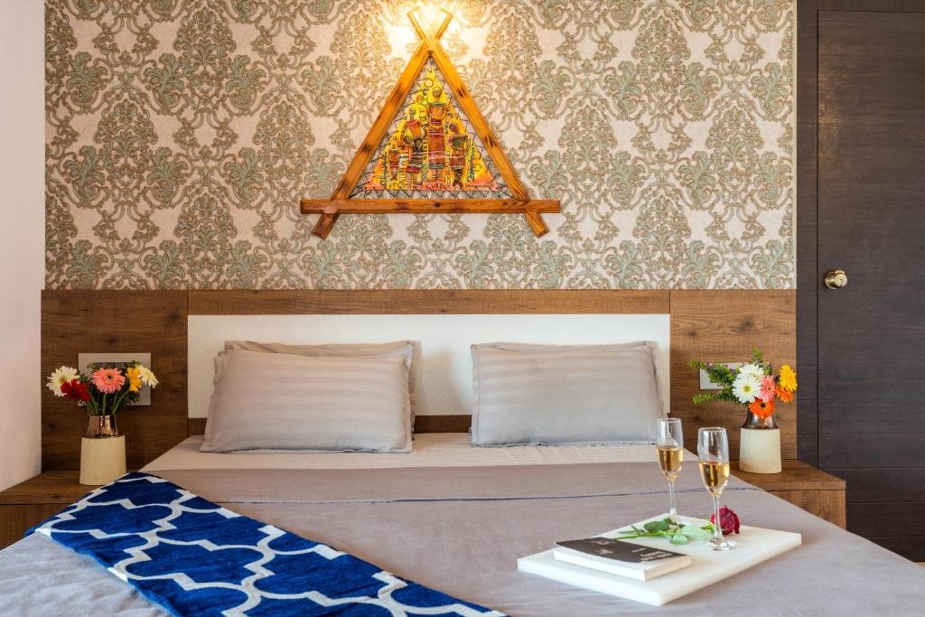 Lobby at Courtyard Villa Hotel