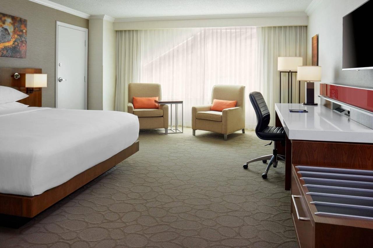 Deluxe Suite at Delta Hotels by Marriott London Armouries