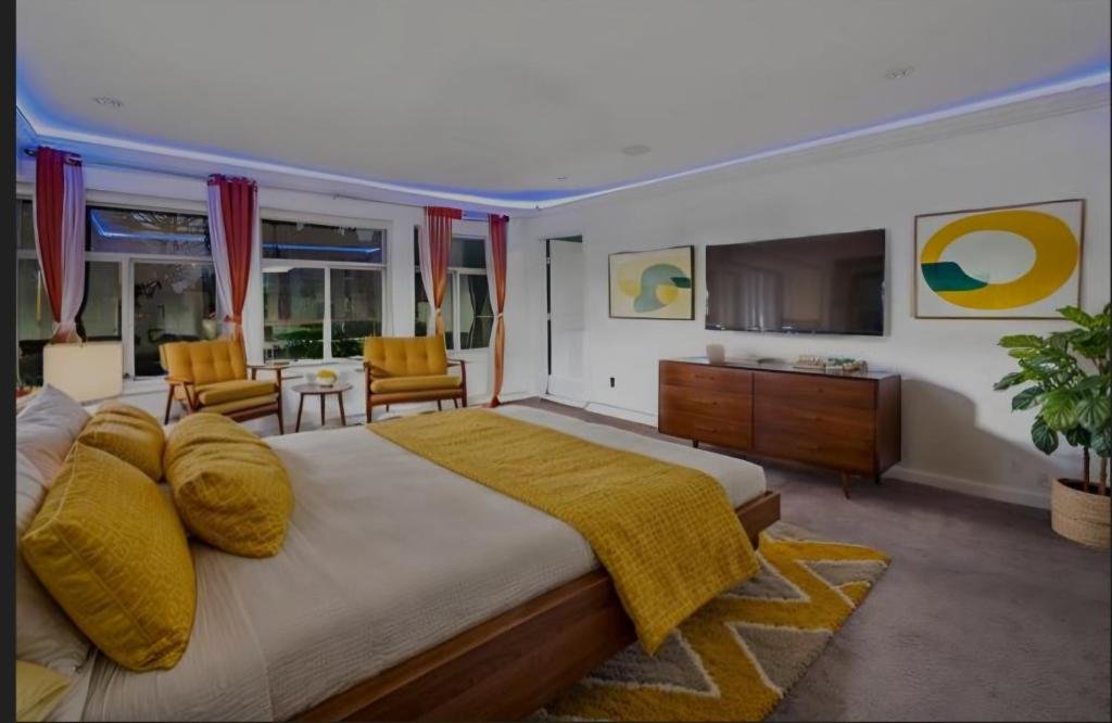 Deluxe Room at EMPRESS MADANI, Boutique Hotel