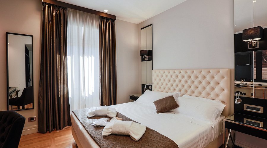 Deluxe Room at Floris Hotel