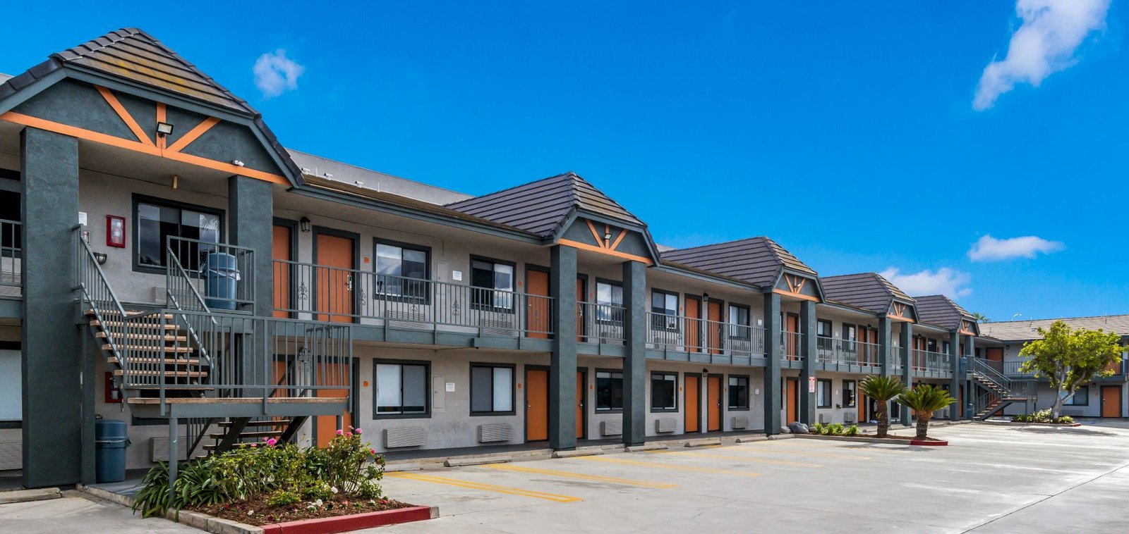 Hotel Hacienda at Ontario Ranch exterior view