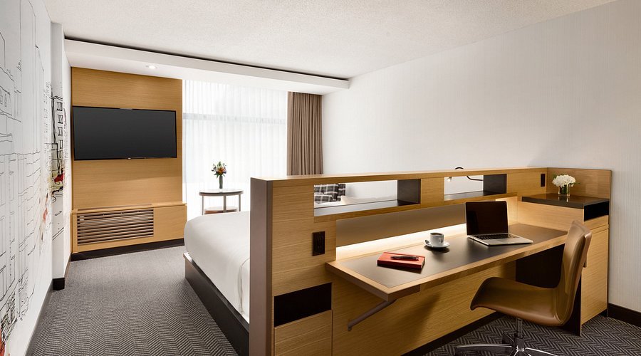 Deluxe Suite at Hotel PUR Quebec