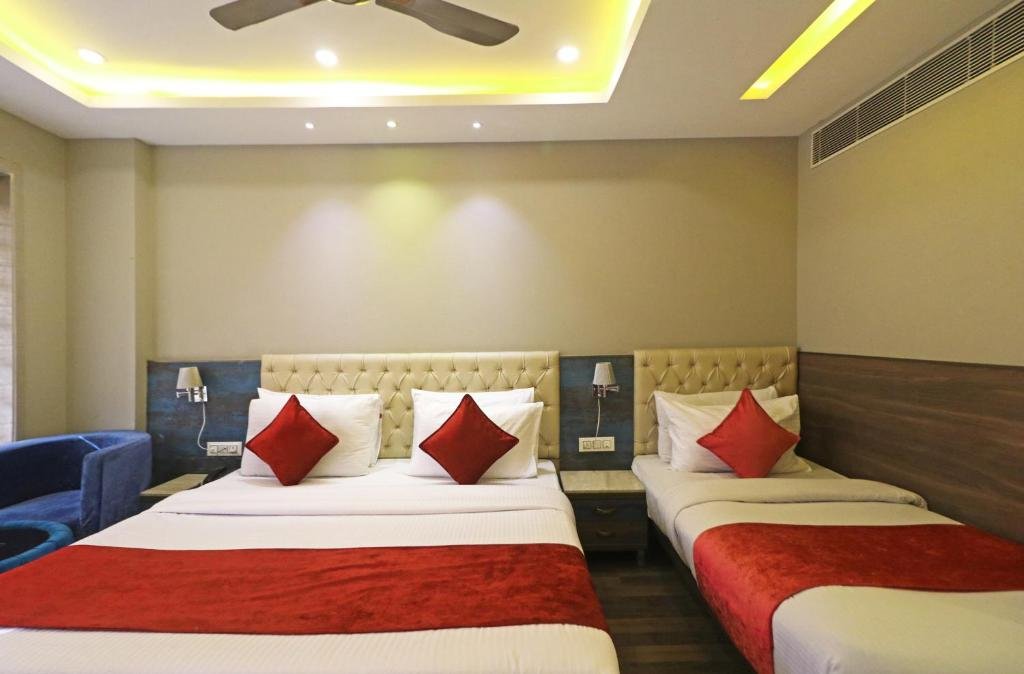 Deluxe Room at The IVY Grand Hotel