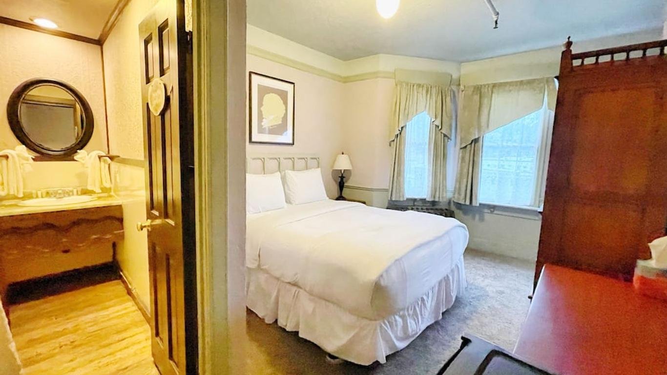 Lobby at Juneau Hotel