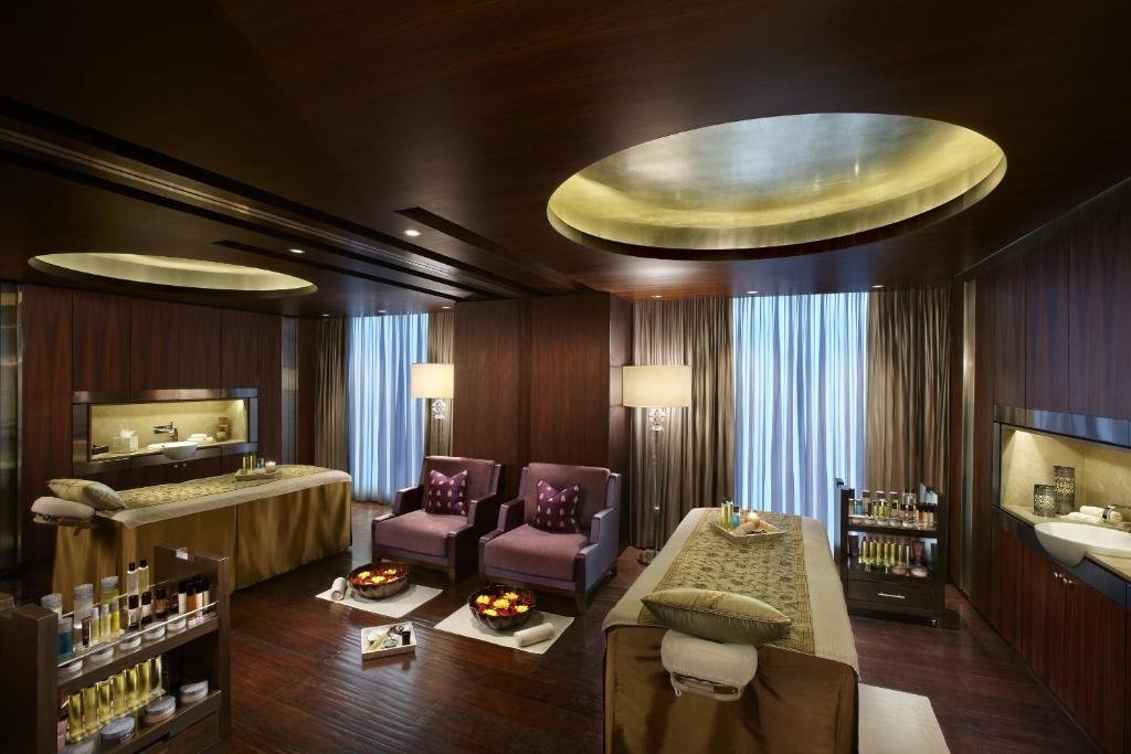 Grand Deluxe Room at The Leela Palace New Delhi