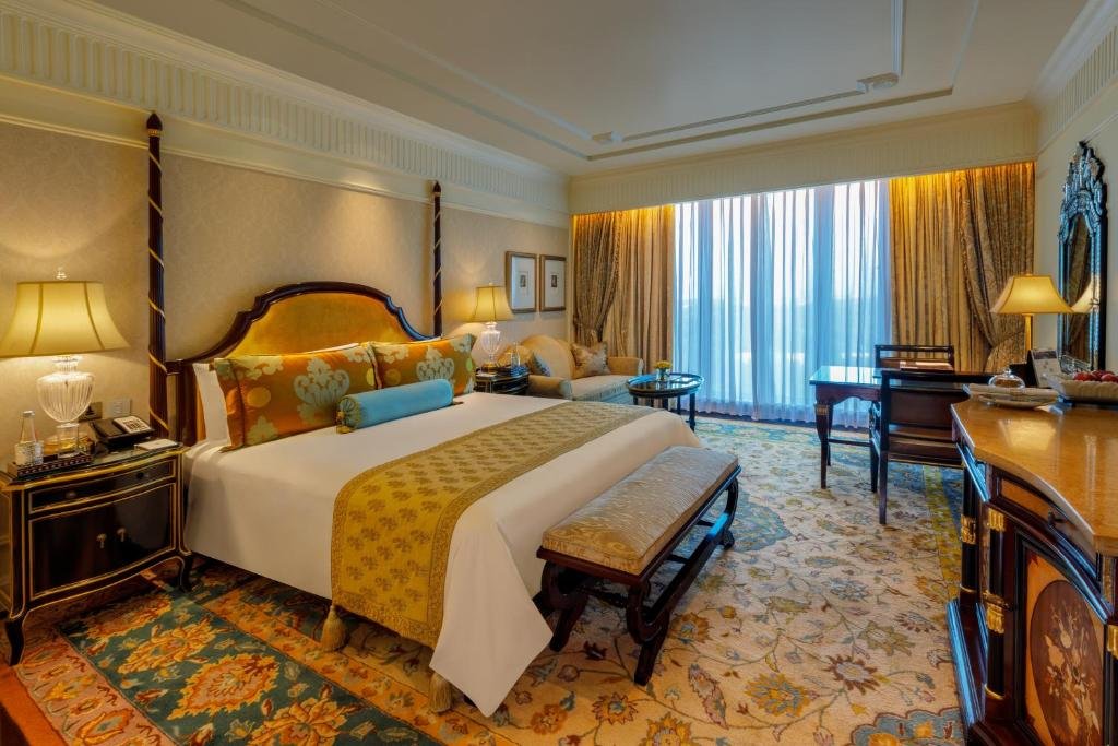 Executive Suite at The Leela Palace New Delhi