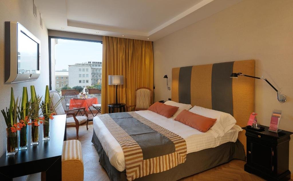 Suite at Ludovisi Palace Hotel