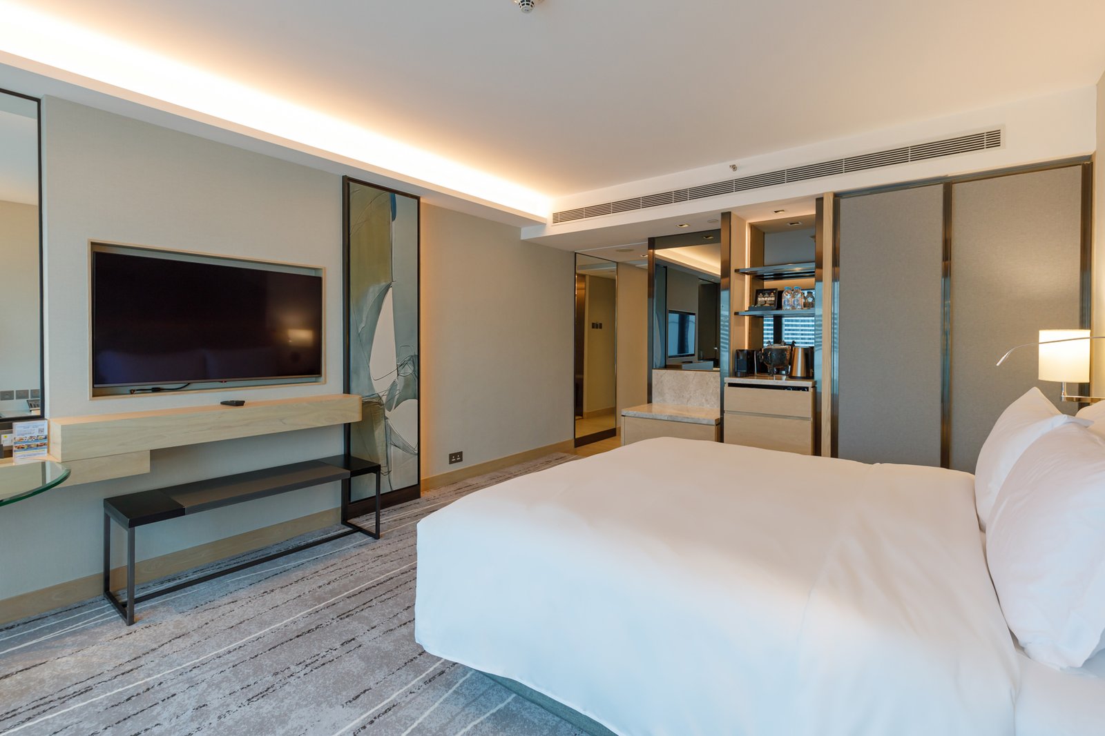 Executive Suite at New World Millennium Hong Kong Hotel