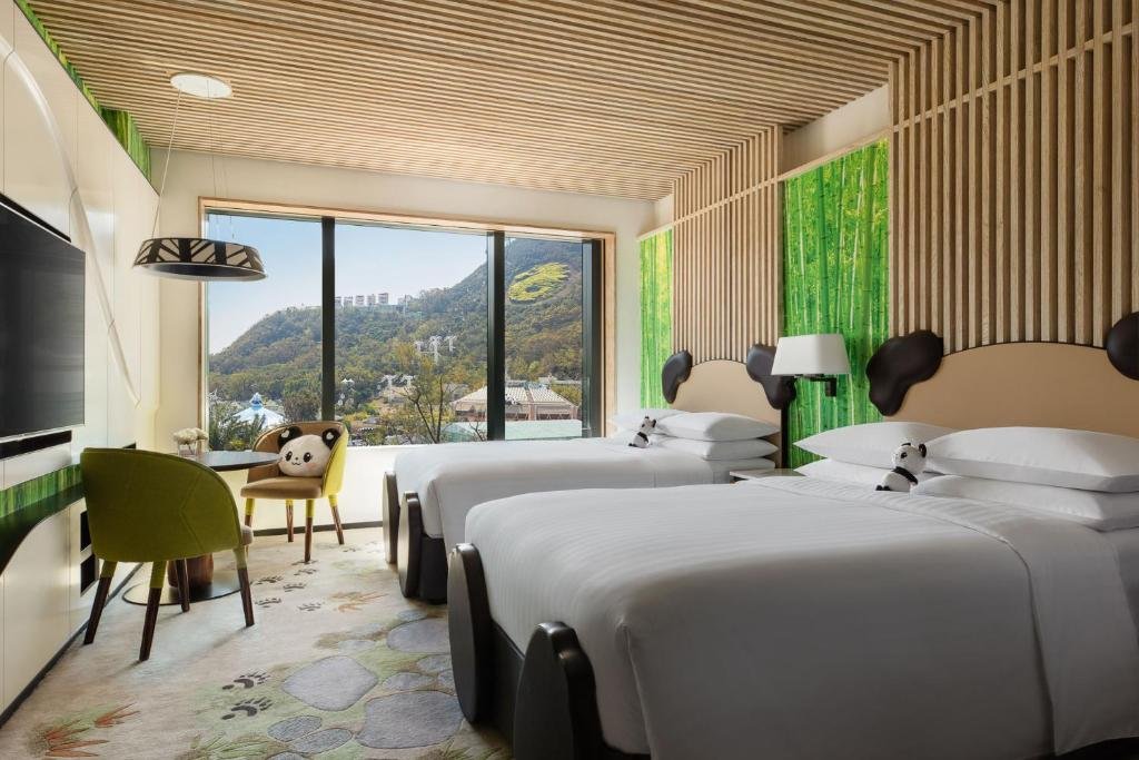 Deluxe Room at Hong Kong Ocean Park Marriott Hotel