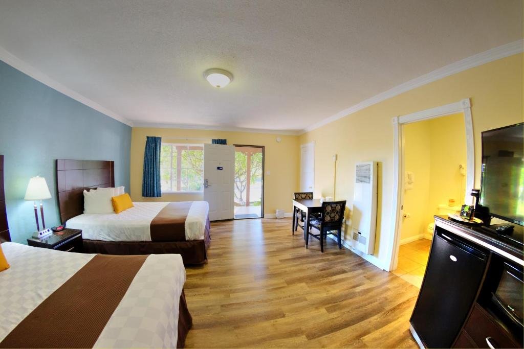 Lobby at Palm Tropics Motel