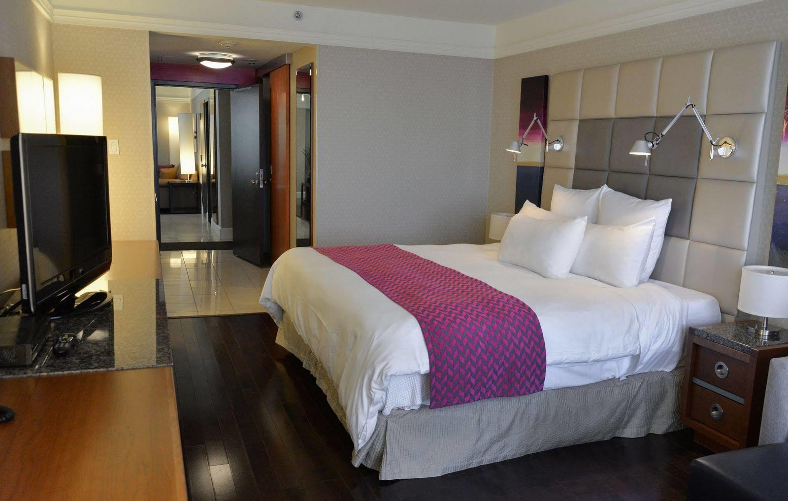 Deluxe Suite at Pomeroy Hotel