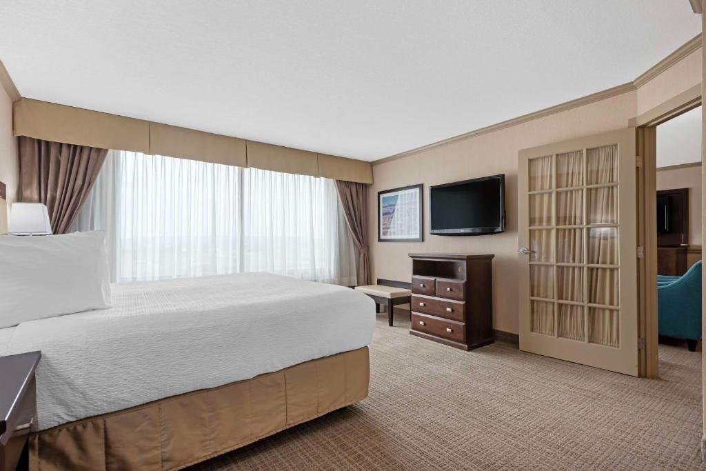 Executive Suite at Best Western Plus Port O'Call Hotel