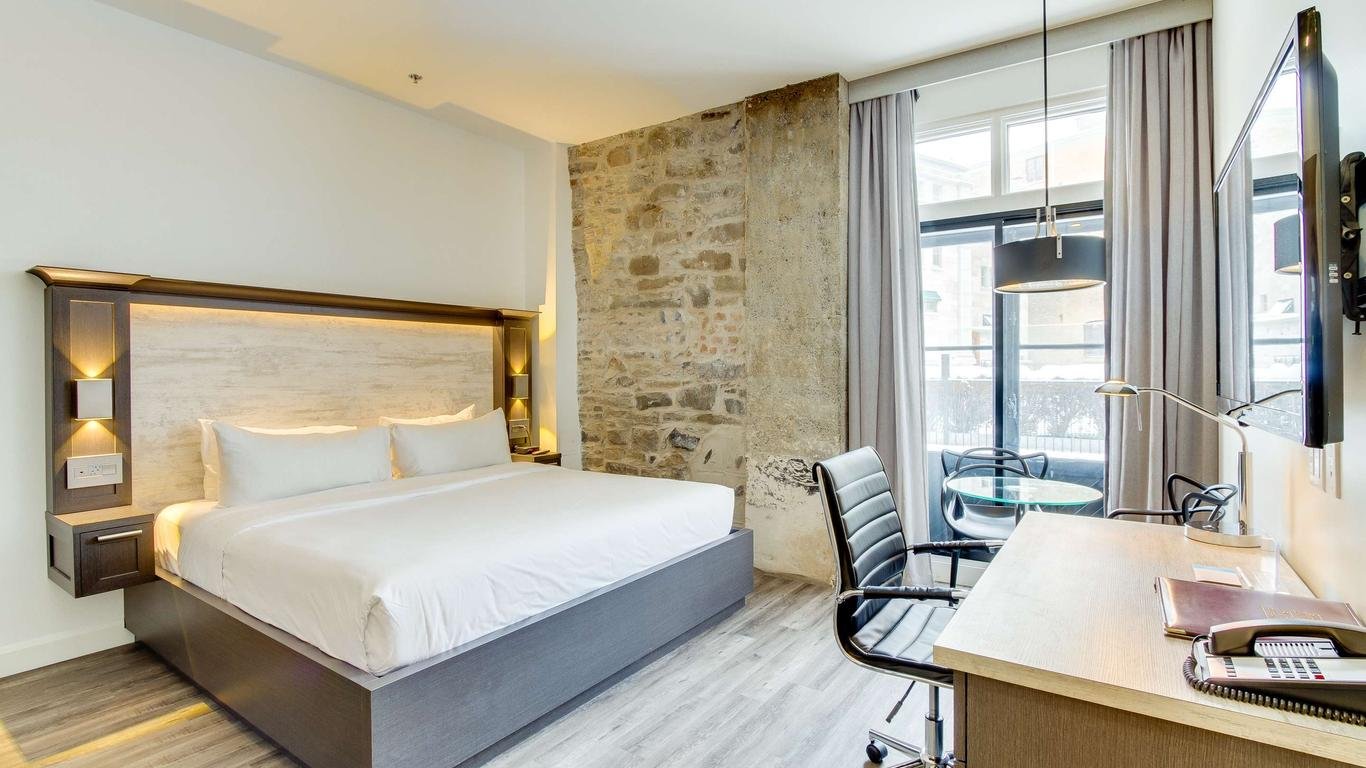 Standard Suite at Hotel Port-Royal