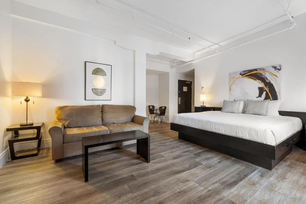 Deluxe Suite at Hotel Port-Royal