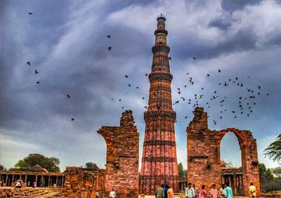 Qutub Minar near Hotel Atlantiis Suites Near IGI Airport