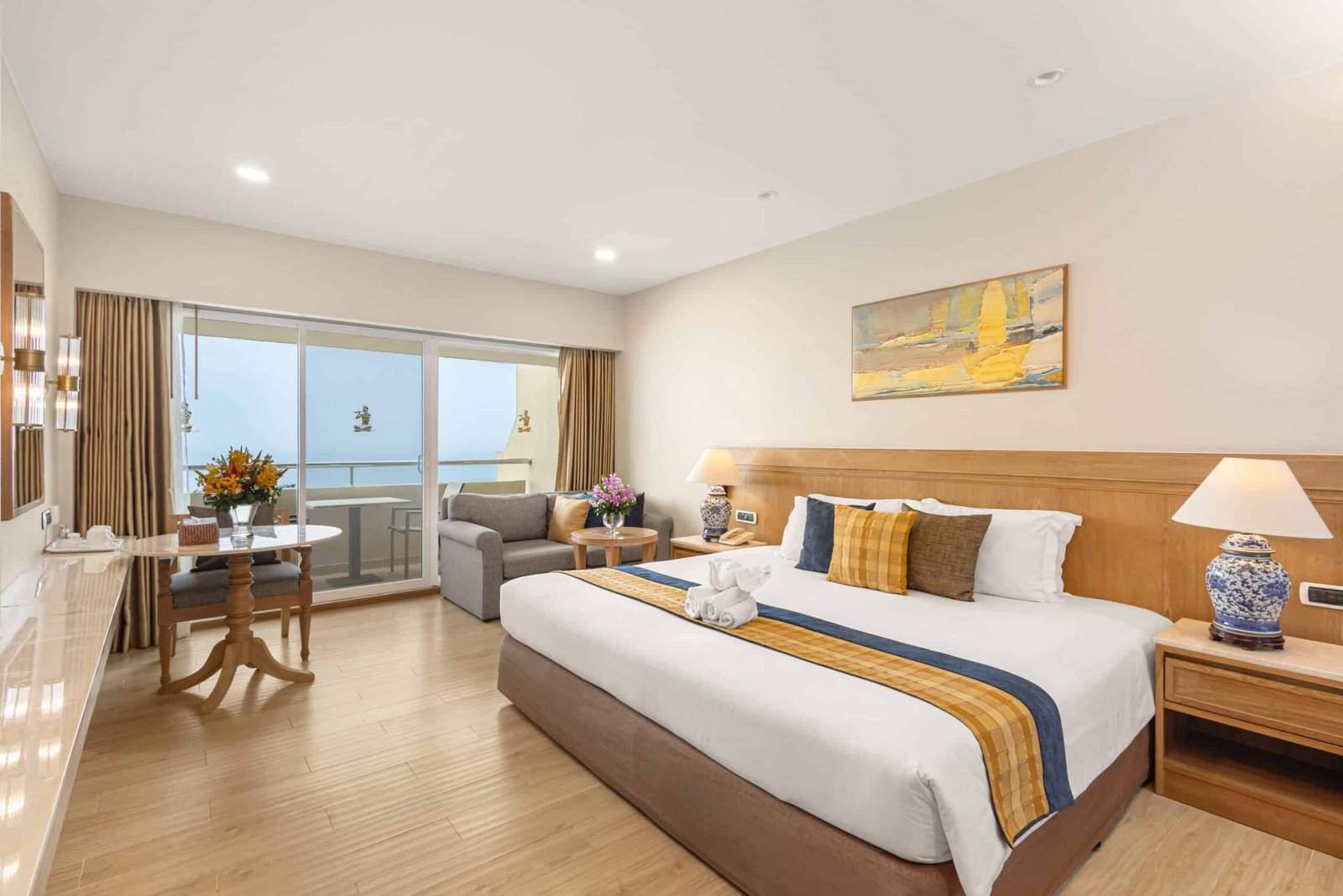 Suite at Sea Cliff Hotel