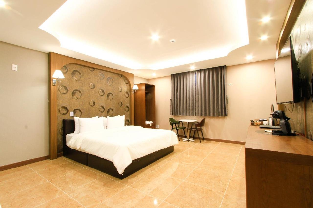 Superior Room at Stoke Hotel SureStay Collection