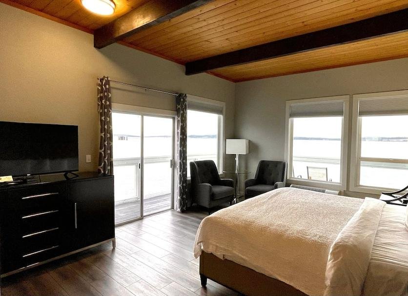 Guest Room at Tides Inn Hotel