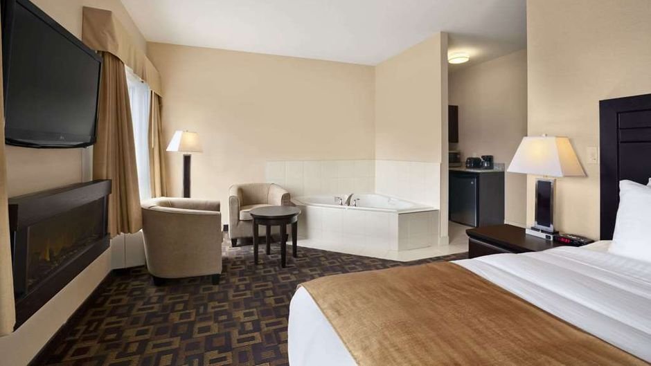 Executive Suite at Best Western Plus Winnipeg Airport Hotel