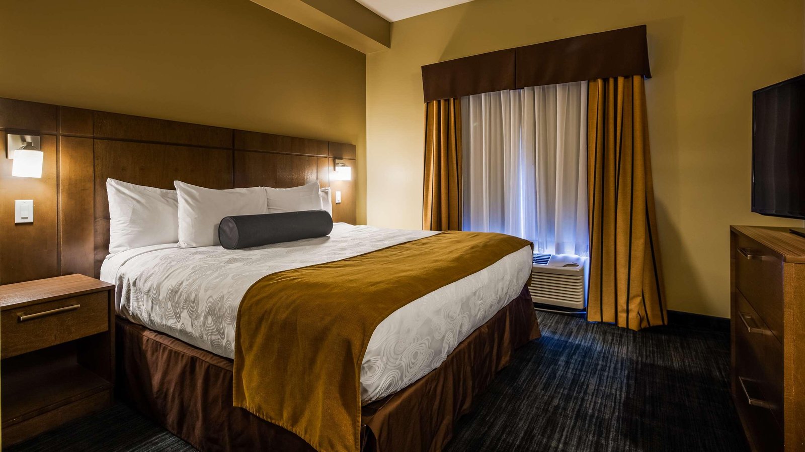 Deluxe Suite at Best Western Plus Winnipeg Airport Hotel
